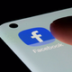 EU preiskuje politično oglaševanje na Facebooku in Instagramu