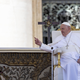 Mediji: Papež naj bi uporabil žaljiv izraz za geje
