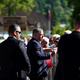 Slovaški premier Robert Fico po operaciji znova pri zavesti