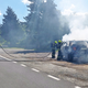 (FOTO) Ogenj je uničil terenca, 41-letni voznik se je pravočasno umaknil