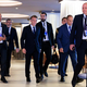 (VIDEO) Macron namesto na tiskovko šel na sprehod po splitskih ulicah