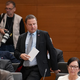 Lahko bi seveda komentiral zgolj volilne številke, ampak ne, Žan Mahnič je moral udariti še po novinarju