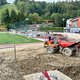 Mestni stadion Ravne: Rok za obnovo je potekel avgusta, izvajalec želi podaljšek do decembra. Se bo obnova podražila?