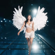 Spektakel ali vrnitev v preteklost? Ozadje vrnitve ikoničnega fantazijskega modrčka Victoria’s Secret