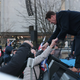 Paranoja pred protesti: Rupar s fotografijo pištole poziva k oboroževanju, njegov zapis že pri odvetnikih