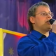 (VIDEO) Ali prihaja v državni zbor pevec, ki je nastopil v oddaji Ježek Šov?
