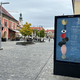 (FOTO) Namesto oglasov poezija: Te dni plakatna mesta po Mariboru hranijo dušo
