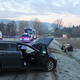 (FOTO) 31-letnica zapeljala na levo stran in trčila v vozilo 23-letne voznice, ki je zaradi tega pristala v bolnišnici