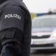 Nesreča na parkirišču: Je oče štiriletno hčerko namerno poškodoval?