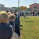 (FOTO in VIDEO) Nov dan, nova sramota slovenskega zdravstva: Kolona žensk za zdravnico sega celo izven mesta!