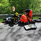 (FOTO) Huje se je poškodoval: Motorist obtičal v varnostni ogradi