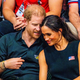 (FOTO) Meghan pokazala, kaj ji je princ Harry podaril za osmo obletnico poroke