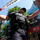 Španska policija vdrla v prostore vladajoče stranke, se premierju Sanchezu trese stolček?