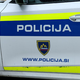 Sumljivo sta si ogledovala avtomobile, nato so policisti 19-letnika ujela pri vlomu