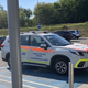 (FOTO) Nekulturno, a napol legalno: Na parkirna mesta za starše v Mariboru parkirajo vsi, celo s službenimi vozili