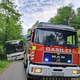(FOTO) Srečanje avtobusa in avtomobila bi se lahko končalo s hudimi posledicami