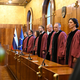 Ustavni sodniki kljubujejo pritiskom: Tudi pod novo vlado bodo zadnji branik pred zlorabo oblasti