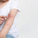 Nega atopijskega dermatitisa: Nežno božanje za srbečo kožo