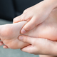 Kaj se zgodi, ko se zadebeli tkivo v prstu na nogi?