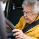 Da starejši čim dlje ostanejo samostojni za volanom