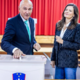 Svoj glas na referendumih že oddala tako Janša kot Golob