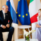Janez Janša danes pri premierki, ki se Slovenije izogiba