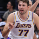 Luka Dončić, 900.000 stanovanj, na mizi kalašnikovke