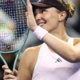 Jelena Ribakina ostaja vodilna, Veronika Erjavec napredovala