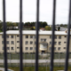 Pedofilskemu očimu, ki je pastorko zlorabljal od devetega leta, 17 let zapora