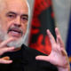 Kdo je politik, ki ga maje flamingo revolucija