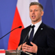 Dol z marioneto prejšnjega režima