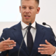 Madžarski premier rojake prosi za pomoč