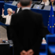EPP, s podporo Janševe SDS, odpira vse več vrat na desno
