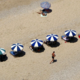 VSE ZARADI LEŽALNIKA: Prepir na plaži se je končal s smrtjo 82-letnika