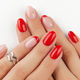 Top ideje za rdečo manikuro s posebnim pridihom