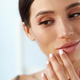 Umetnost naravnih ustnic: prihaja doba 'lip booster' tretmajev