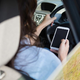 Telefoniranje v avtu vas odslej lahko krepko udari po žepu