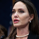 Angelina Jolie hotela Brada Pitta na rdeči preprogi osramotiti