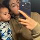 Kylie Jenner razkrila sinovo ime, določen del sveta se bo prijel za glavo