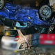 Bizarna nesreča: Pijanega voznika katapultiralo na dva parkirana avtomobila