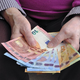 DOVOLJ ZA PREŽIVETJE? Januarske pokojnine zvišane, a najnižja le 335 evrov