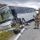 Avtobus pri Postojni silovito treščil v avto, voznik je na kraju umrl