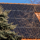 Dvojna merila: subvencija za sončno elektrarno da, za izolacijo strehe pa ne