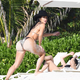 Kim in Khloe Kardashian: Paparacem je ob teh oblinah verjetno zastal dih