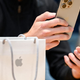 Sredi Ljubljane naj bi ga ugrabili zaradi ponarejenega iphonea