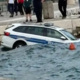 Policijski avtomobil s pomola zgrmel v morje, mnogi pomislili na najhujše
