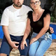 Moški zadušil ženo in 13-letnega sina med spanjem