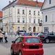 S parkirišča vzvratno v nepravilno parkiran avtomobil na cesti, kdo je kriv?