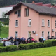 V dežju več ur čakali na zdravnico, nato pa dobili lažne listke