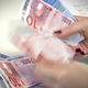 Slovenske javne finance spet v minusu: Kam je odšel denar?